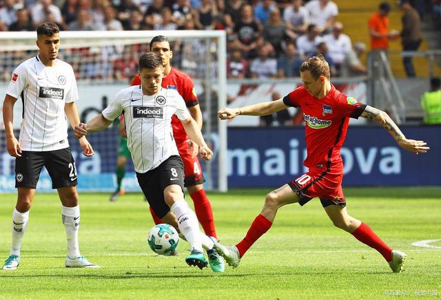 莱比锡红牛逆转击败弗赖堡，豪取三分助力德甲冠军争夺。的简单介绍