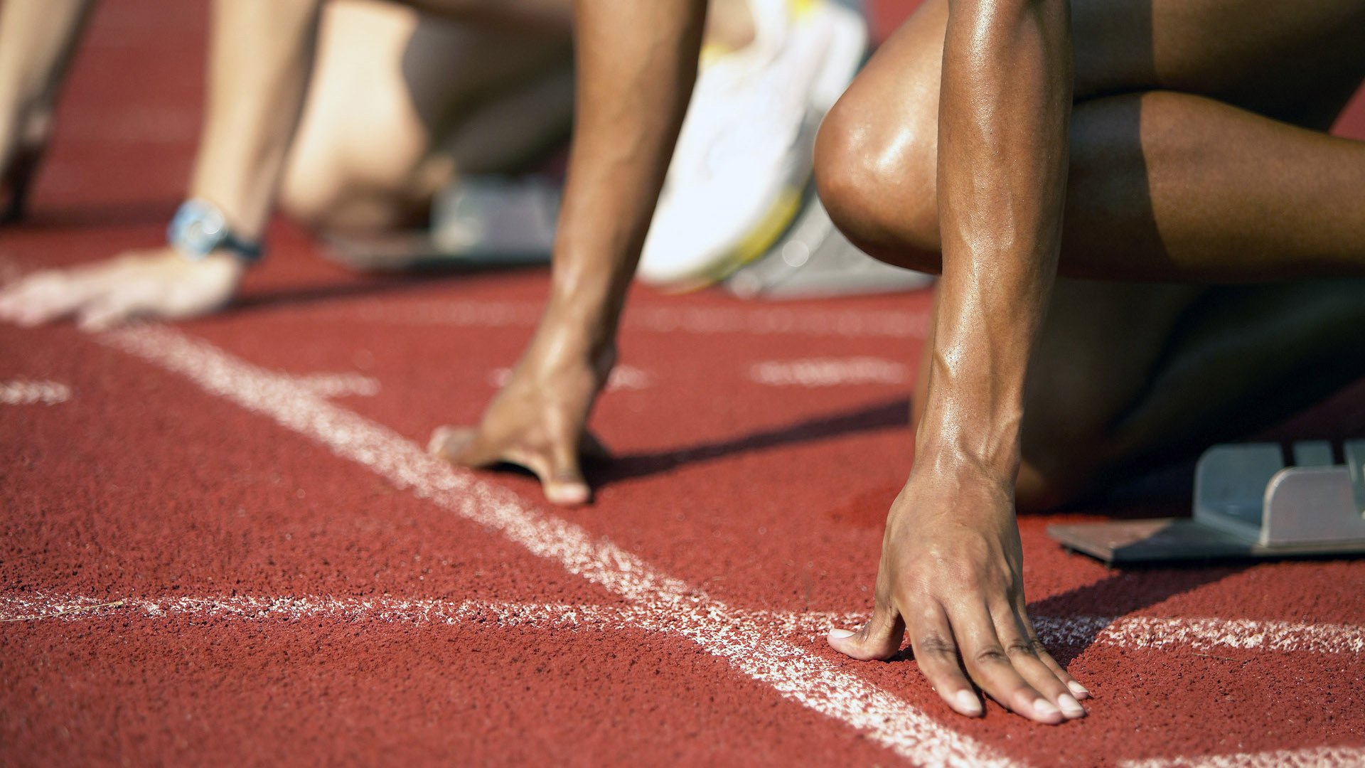 开云体育直播-绿茵场上的东方对决，日本队鏖战德国队，羽球场内李梓嘉状态火热